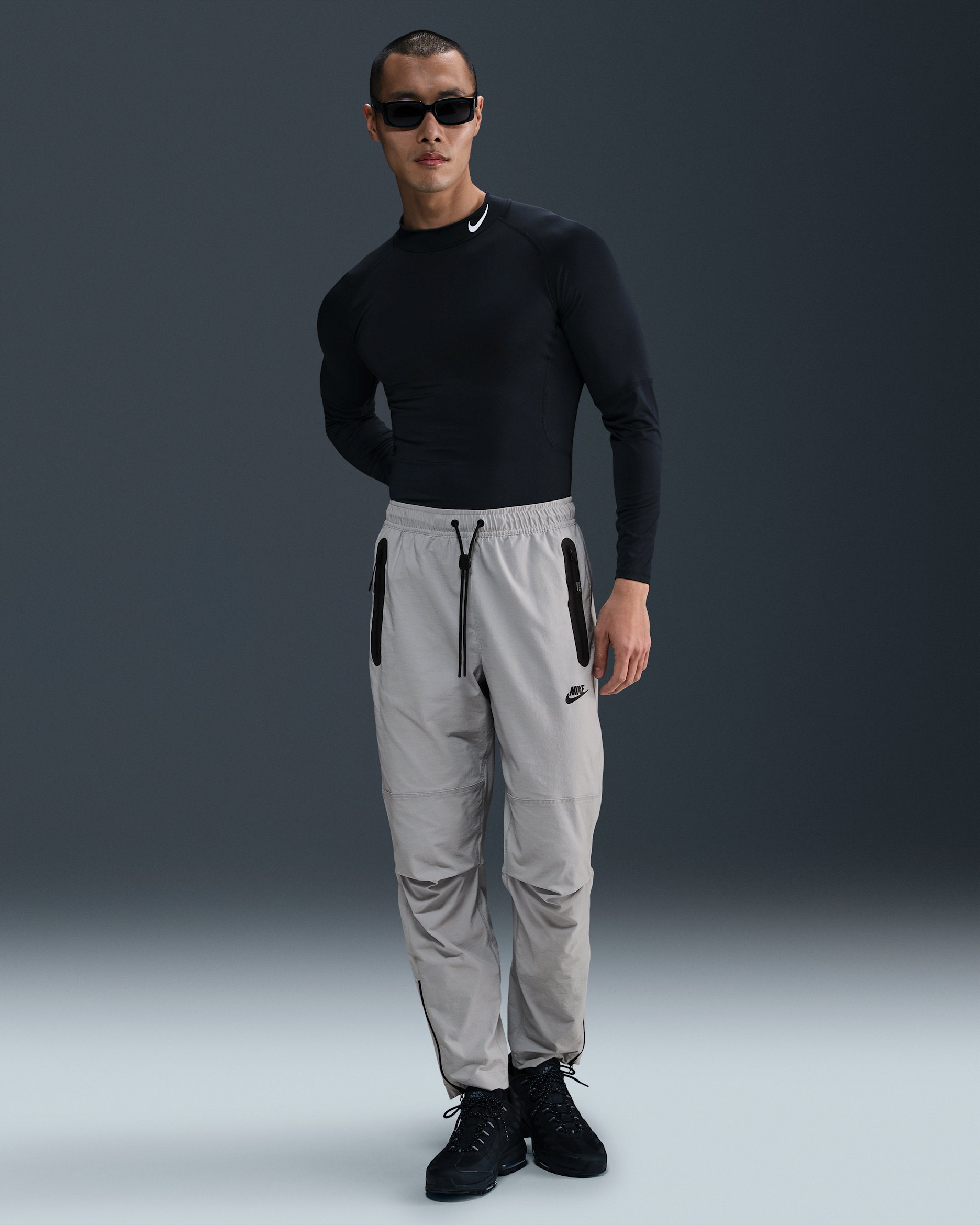 Nike Tech Men's Woven Open-Hem Trousers. Nike RO